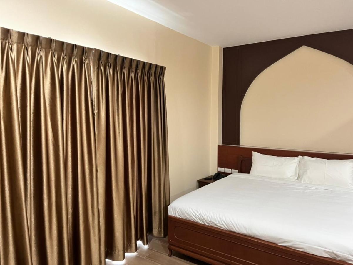 Anwari Hotel Bangkok Bagian luar foto