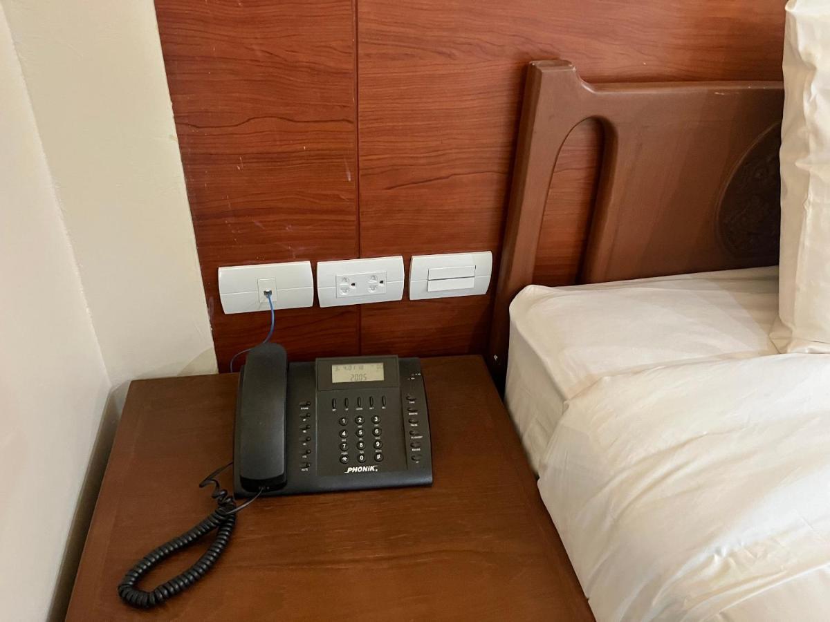 Anwari Hotel Bangkok Bagian luar foto