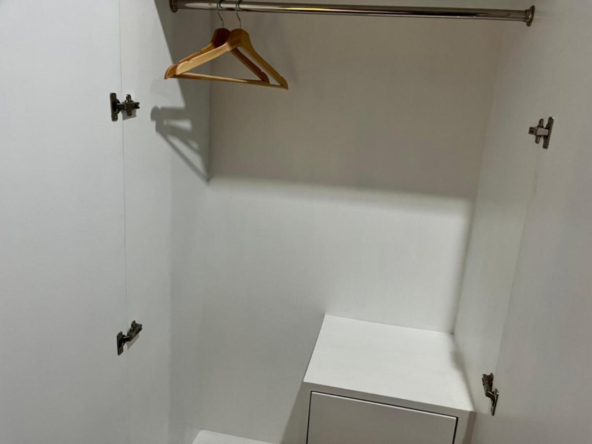 Anwari Hotel Bangkok Bagian luar foto