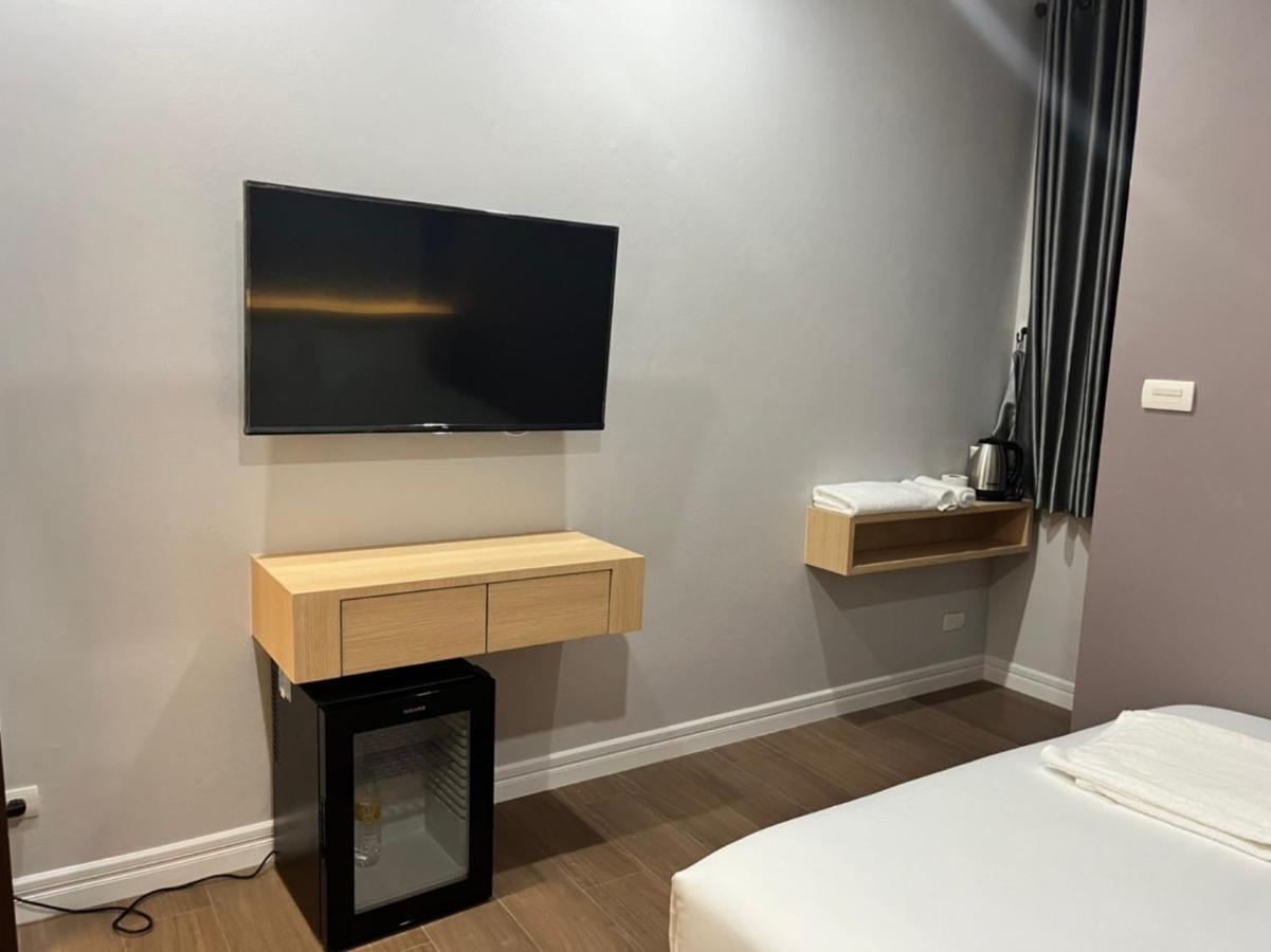 Anwari Hotel Bangkok Bagian luar foto