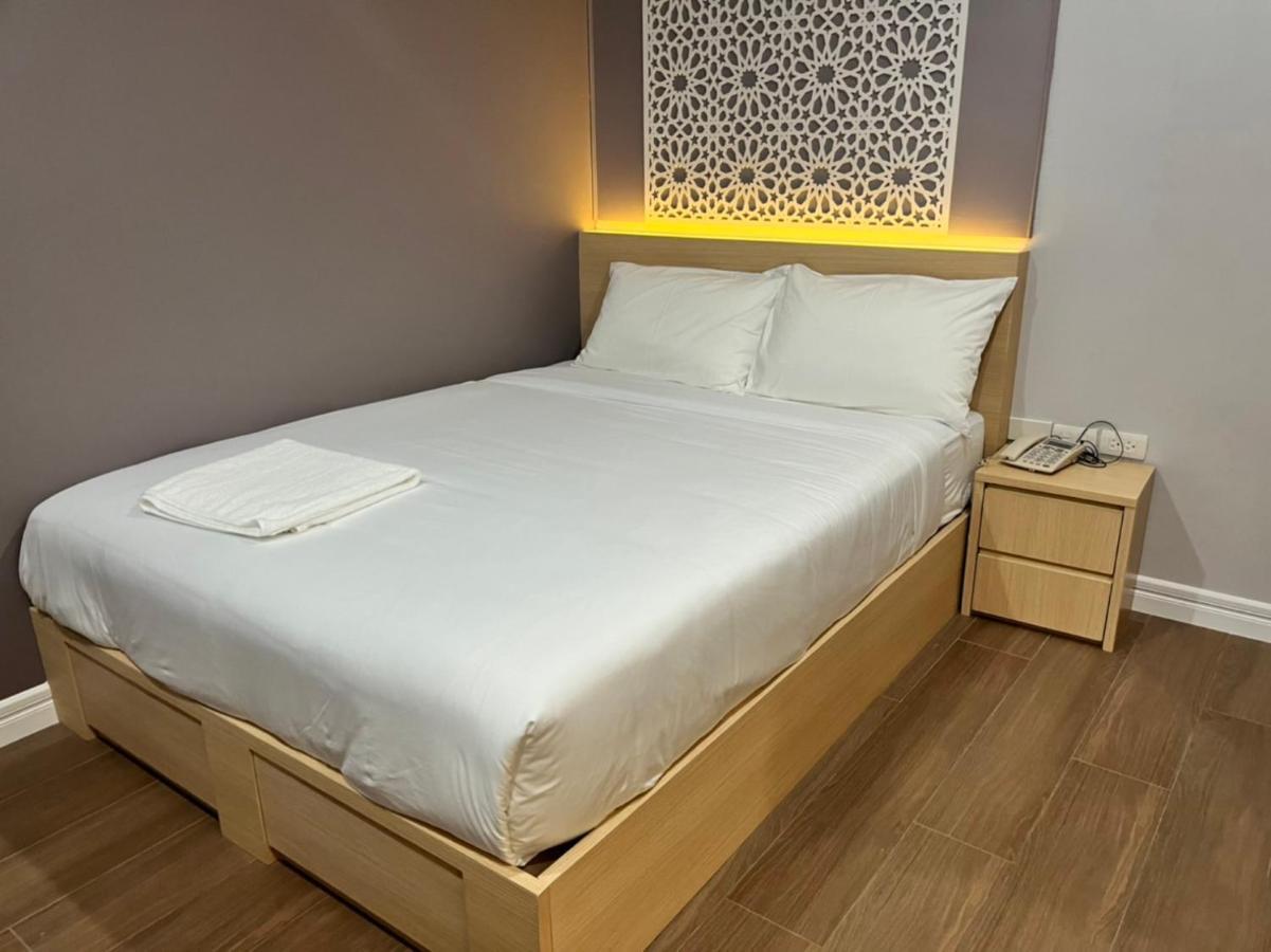 Anwari Hotel Bangkok Bagian luar foto