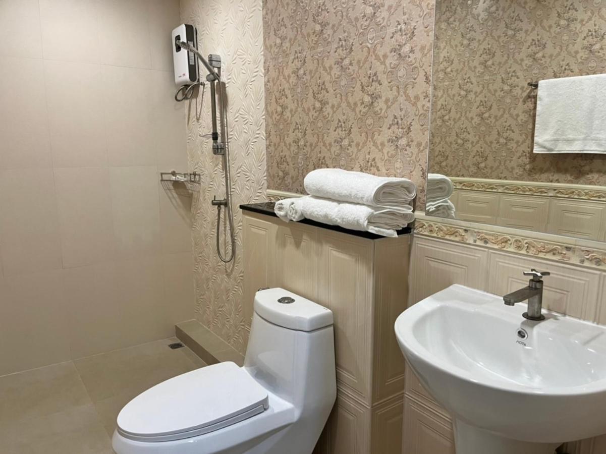 Anwari Hotel Bangkok Bagian luar foto